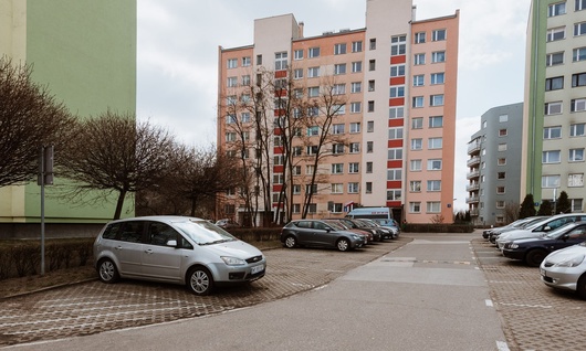 Dwustronne mieszkanie: 3 pokoje z garderobą i balkonem BIELANY <br> ul. Osikowa 7
