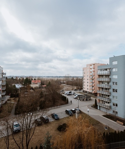 Dwustronne mieszkanie: 3 pokoje z garderobą i balkonem BIELANY <br> ul. Osikowa 7